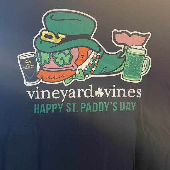 Vineyard vines long-sleeved gently used. - Picture 3 of 3